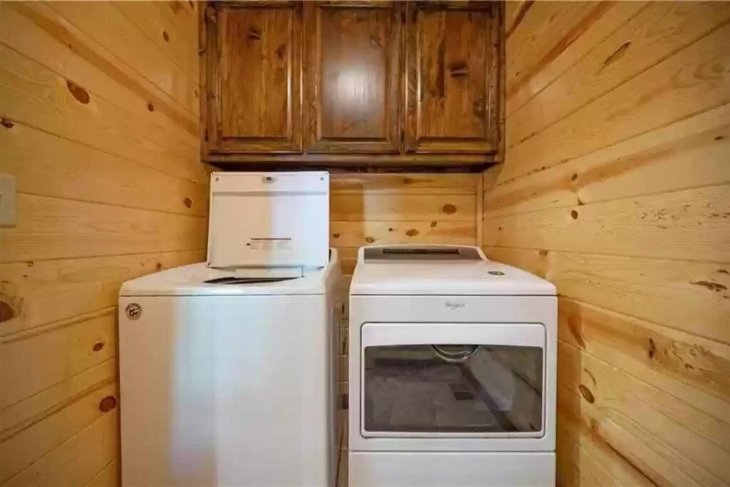 Iron Horse Lodge Sleeps 18, Games, Fire Pit, Hot Tub, Ev, More بروكن بو المظهر الخارجي الصورة