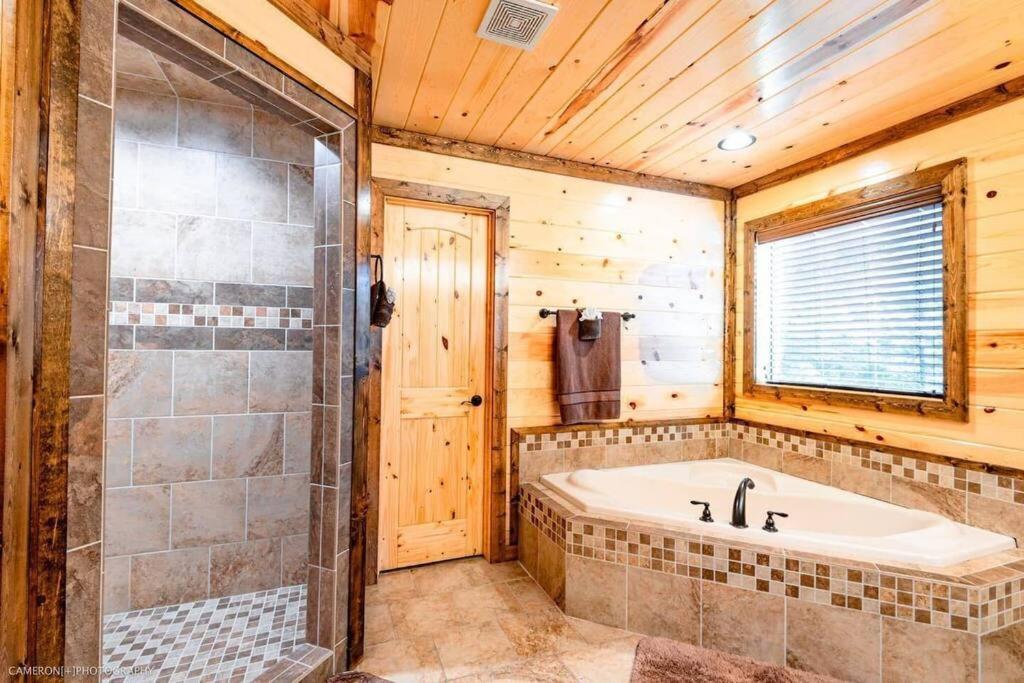 Iron Horse Lodge Sleeps 18, Games, Fire Pit, Hot Tub, Ev, More بروكن بو المظهر الخارجي الصورة