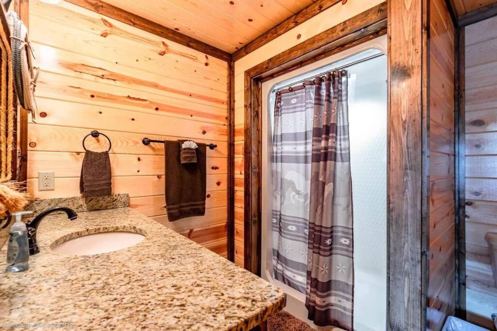 Iron Horse Lodge Sleeps 18, Games, Fire Pit, Hot Tub, Ev, More بروكن بو المظهر الخارجي الصورة