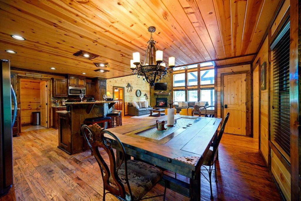 Iron Horse Lodge Sleeps 18, Games, Fire Pit, Hot Tub, Ev, More بروكن بو المظهر الخارجي الصورة